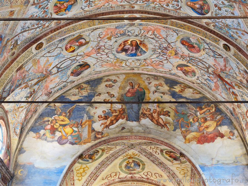 Soncino (Cremona, Italy) - Upper part of the great arch in the Church of Santa Maria delle Grazie